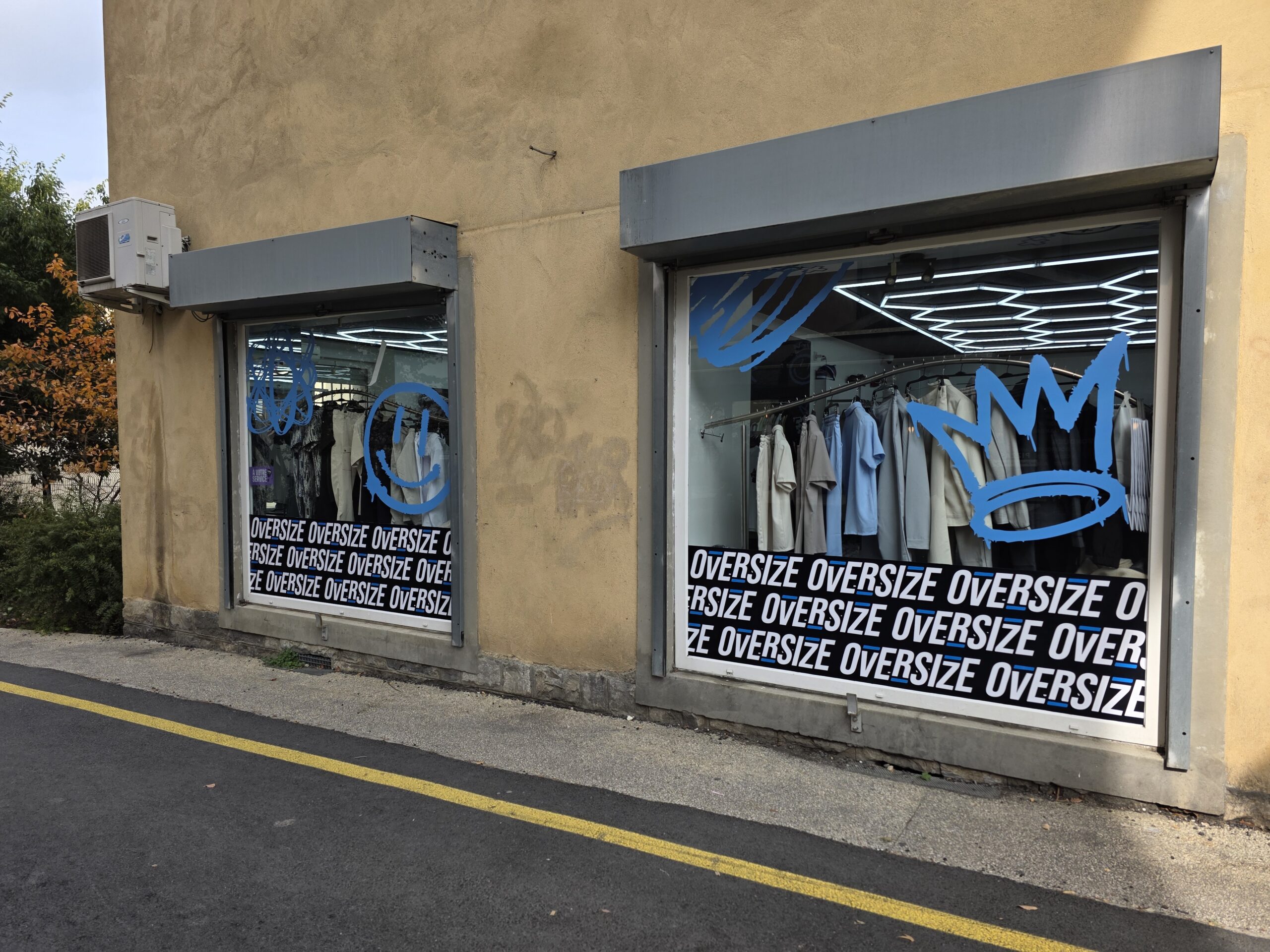 Habillage de vitrines – Boutique Oversize à Annemasse